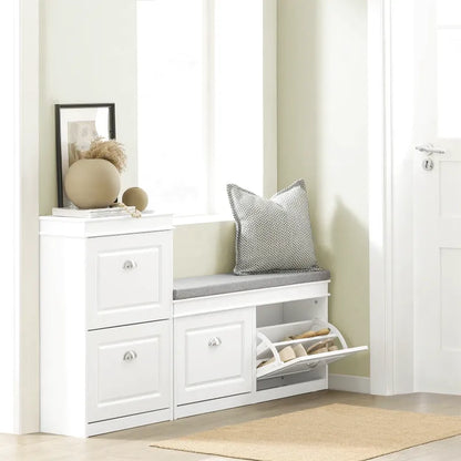 Banc à chaussures gris au design scandinave, avec assise confortable et espace de rangement compact, de la marque Maison Banc.