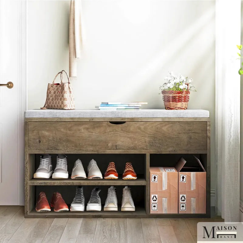 Banc à chaussures avec coussin de Maison Banc, design compact et espace de rangement intégré pour chaussures.
