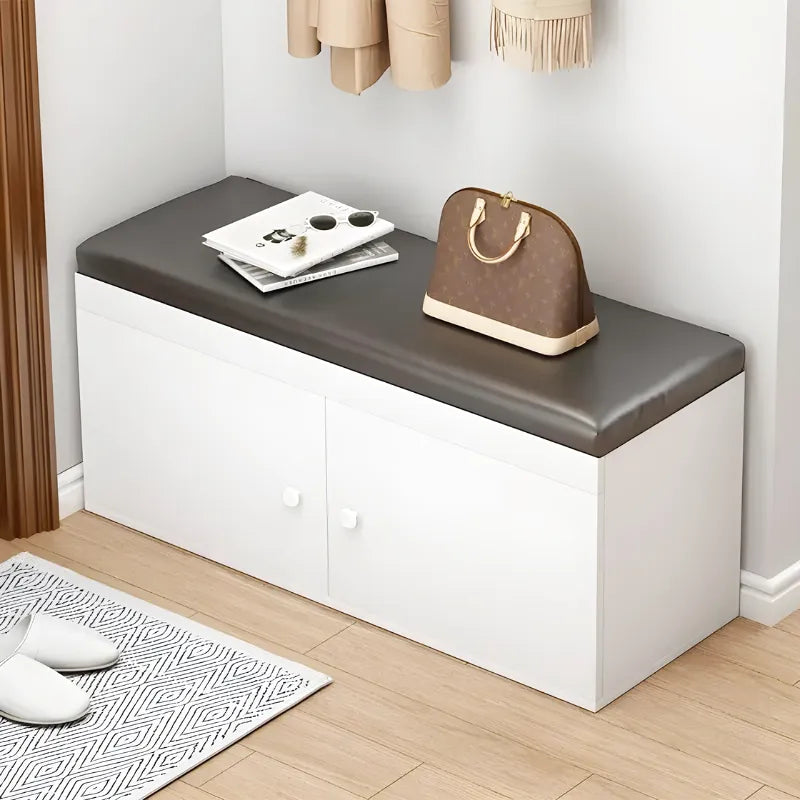 Banc à chaussures Maison Banc avec rangement, design élégant en similicuir noir et bois blanc, idéal pour entrée ou couloir.