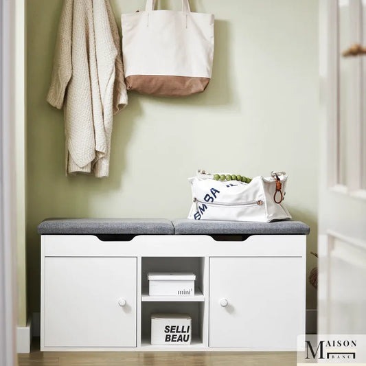Banc à chaussures blanc avec rangement intégré, design nordique et assise coussinée, idéal pour l'entrée ou le couloir.