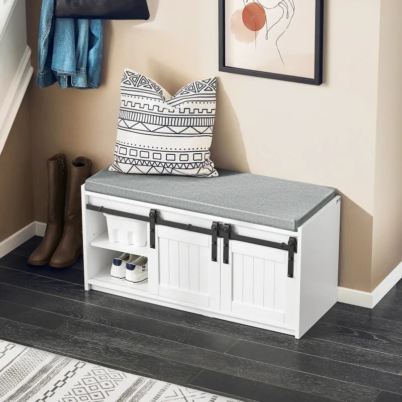 Banc à chaussures design scandinave blanc avec assise confortable et rangement coulissant pour chaussures.