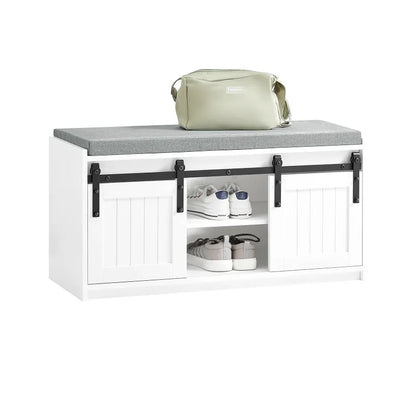 Banc à chaussures design scandinave blanc avec assise confortable et rangement coulissant, par Maison Banc.