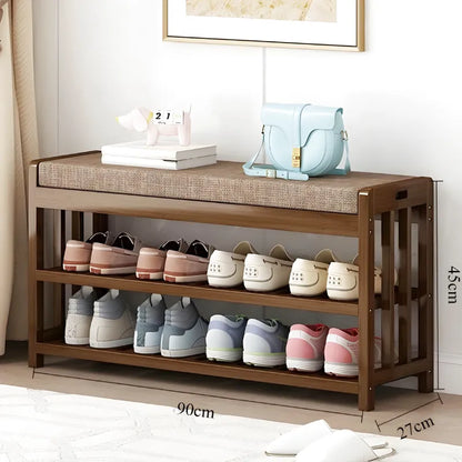 Banc à chaussures en bois massif minimaliste de Maison Banc, rangement design scandinave, finition naturelle, idéal pour l'entrée.