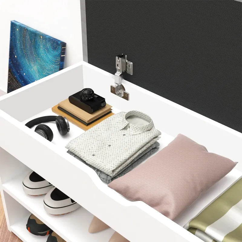 Banc à chaussures scandinave blanc et gris avec rangement à 3 niveaux et coussin de confort, par Maison Banc.
