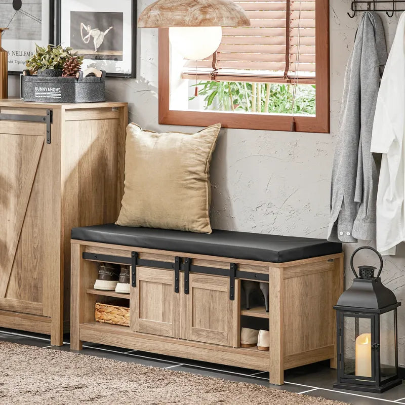Banc à chaussures scandinave décoratif en bois naturel avec espace de rangement et assise confortable, par Maison Banc