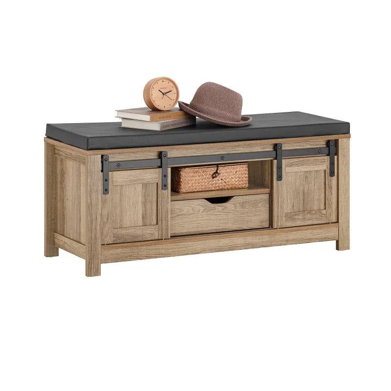 Banc à chaussures scandinave en bois naturel avec rangement et assise confortable, design décoratif pour entrée ou salon.