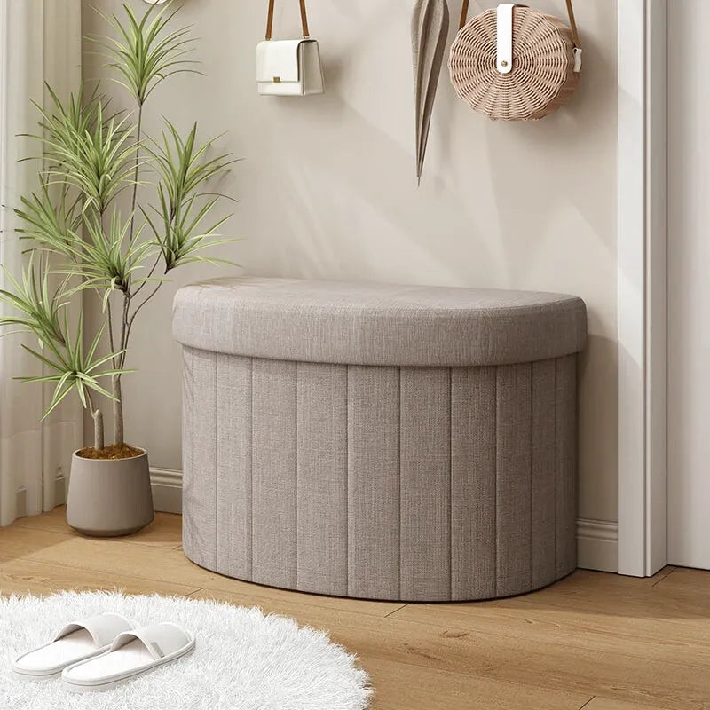 Banquette coffre de rangement en demi-cercle Maison Banc, design épuré, finition marron et gris, idéal pour la décoration intérieure.