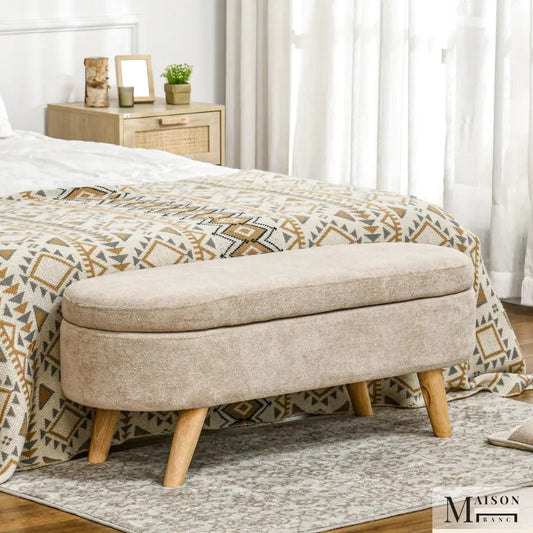 Banc coffre de rangement ovale en velours beige, design scandinave élégant, par Maison Banc, pour salon ou chambre