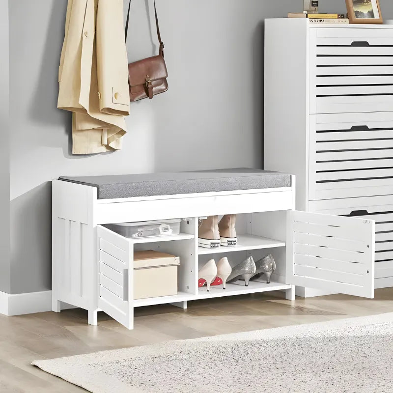 Banc coffre d'entrée minimaliste Maison Banc avec design nordique et rangement à portes, en bois clair et finition élégante