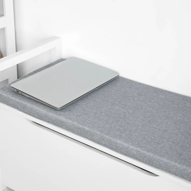 Banc coffre d'entrée scandinave blanc Maison avec coussin gris et espace de rangement discret, design épuré et moderne.