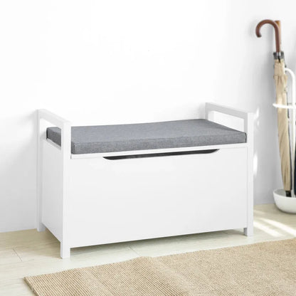 Banc coffre d'entrée Scandinave blanc avec coussin gris et espace de rangement discret, en bois moderne pour l'entrée.