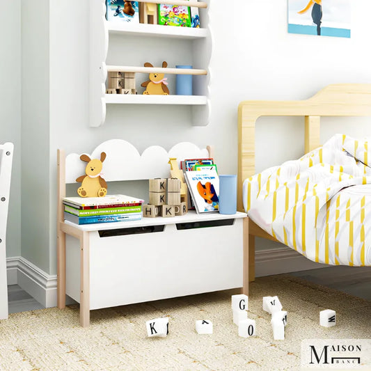 Banc coffre pour enfant en bois avec dossier, assise de rangement décorative, design pratique et sécurisé pour chambre d’enfant.
