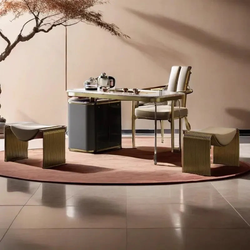 Banc de chambre luxe en métal doré mat, style italien, design minimaliste, structure élégante et moderne.