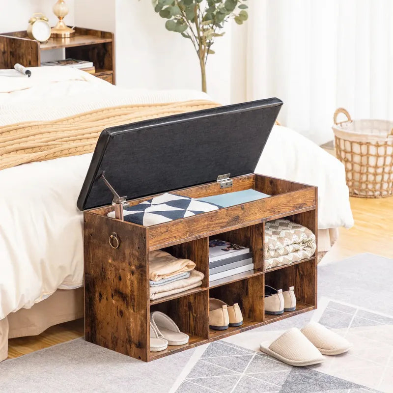 Banc d'entrée en bois vintage avec coussin rembourré, design minimaliste élégant, parfait pour ranger des chaussures.