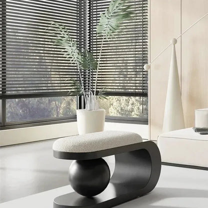 Banc d’entrée à chaussures noir Maison Banc, design nordique minimaliste avec structure en bois et assise en tissu noir, 100 cm.