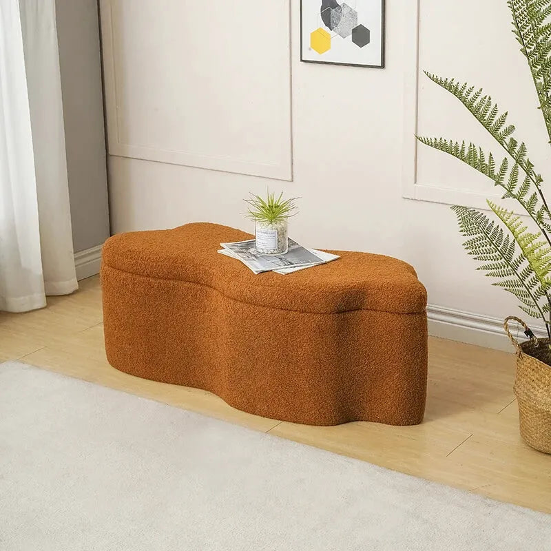 Ottoman design nuage Wabi-Sabi de Maison Banc, banc d'entrée en caramel, style élégant et contemporain, 60 cm de large.