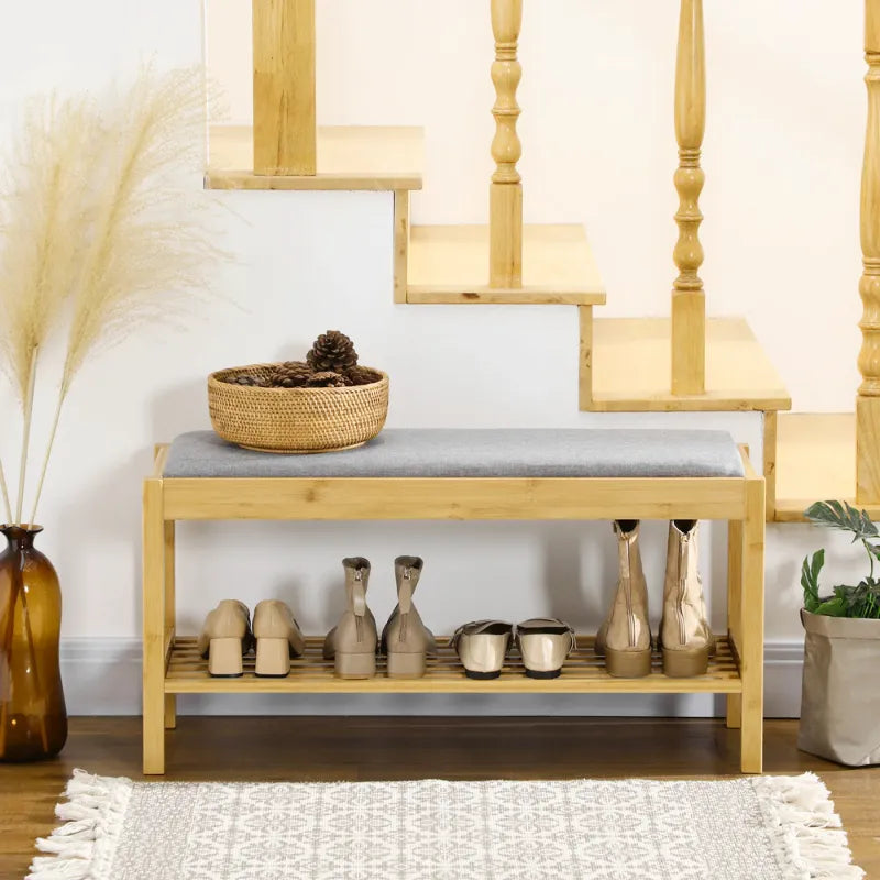 Banc d'entrée en bois de bambou avec rangement pour chaussures, design scandinave, finition naturelle, moderne et pratique.