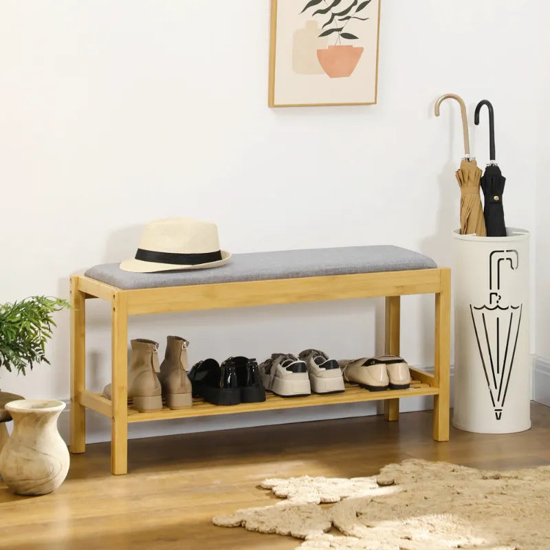 Banquette d'entrée en bois de bambou avec rangement à chaussures, style scandinave, pour un espace moderne et organisé.