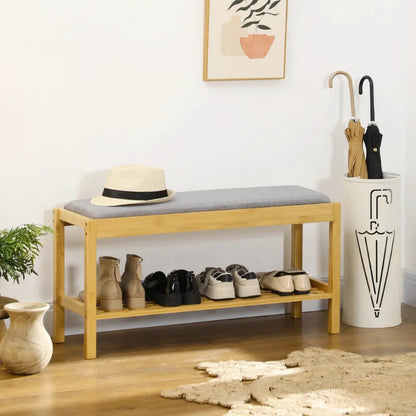 Banquette d'entrée en bois de bambou avec rangement à chaussures, style scandinave, pour un espace moderne et organisé.