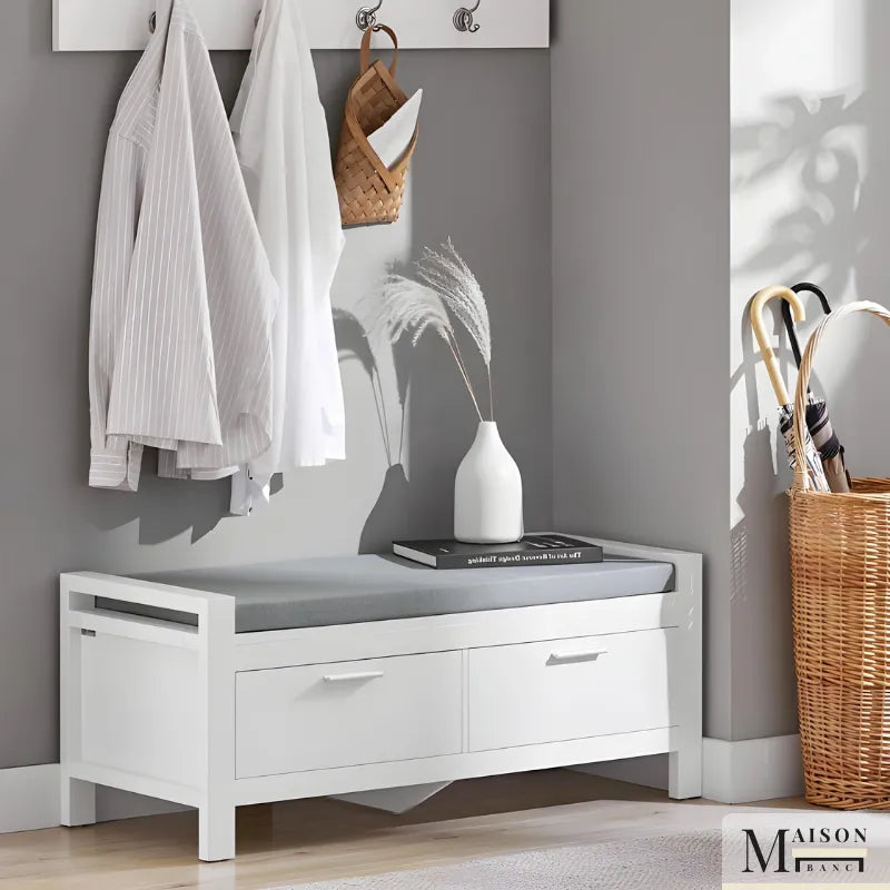 Banc d'entrée minimaliste blanc Maison Banc avec assise confortable et espace de rangement, style scandinave épuré.