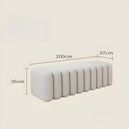 Banquette d’entrée nordique design luxe en velours blanc, minimaliste et élégante, par Maison Banc.