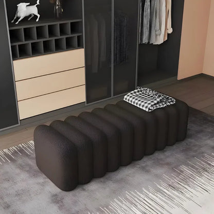 Banc d'entrée nordique en velours noir, design luxe, minimaliste et confortable, par Maison Banc.