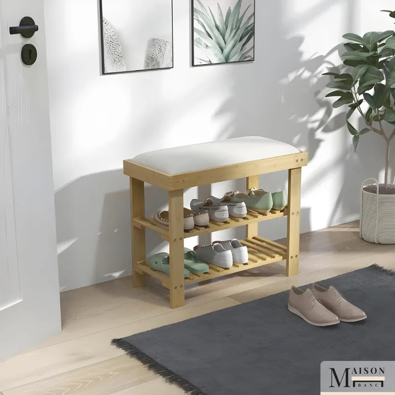 Banc d’entrée scandinave en bambou avec espace de rangement, assise confortable et design minimaliste, par Maison Banc